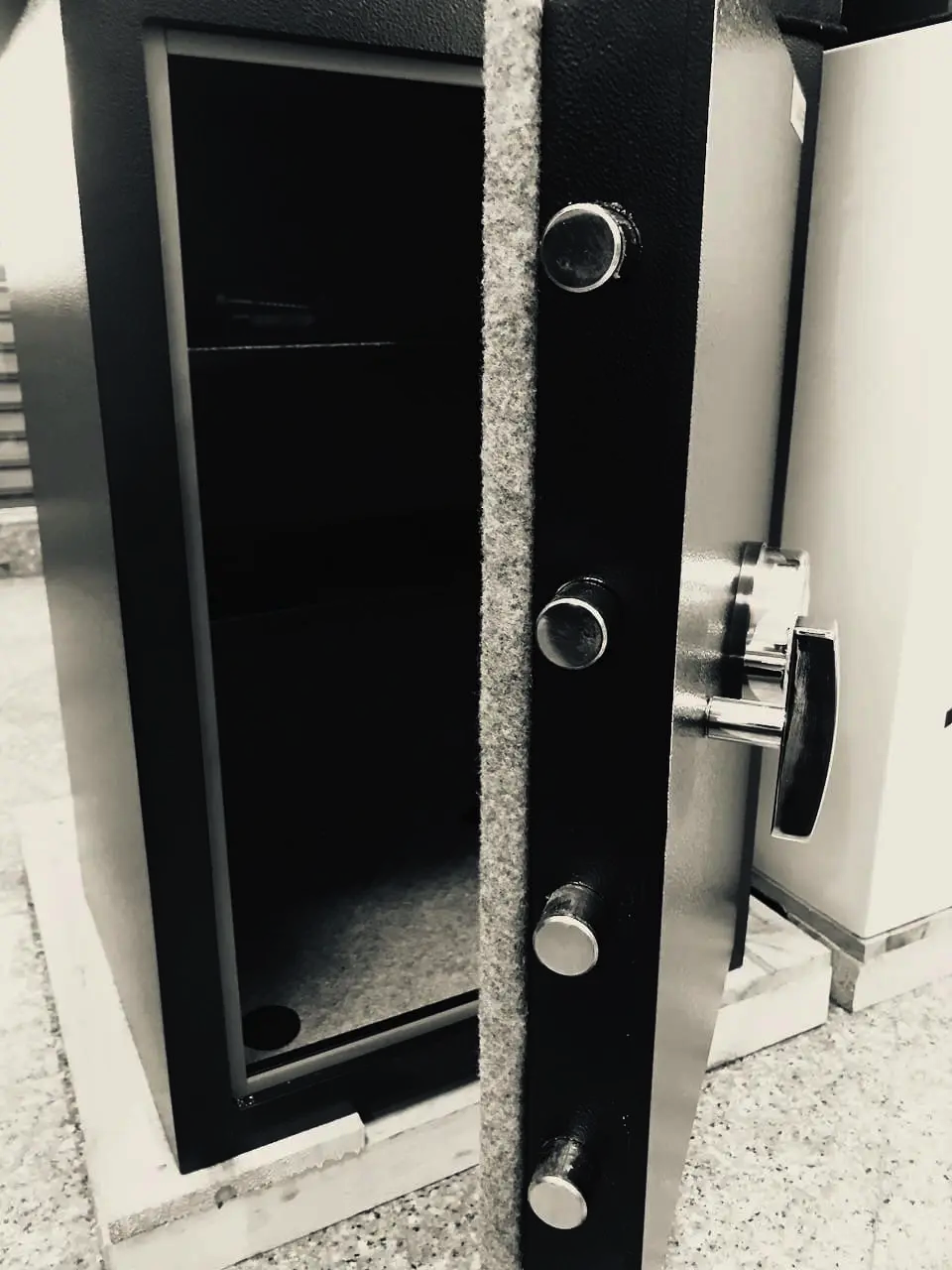 FS Series Strong Bolt